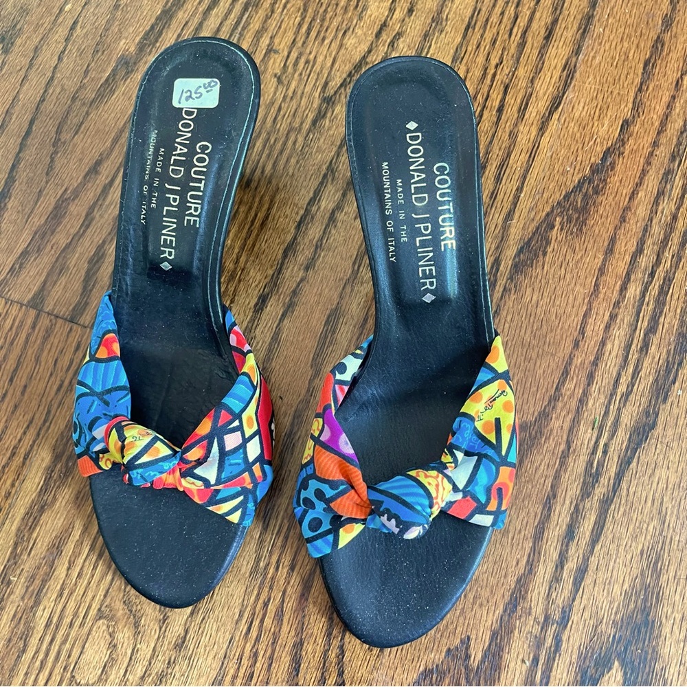 Donald Pliner slid shoes.Beautiful colors. Made in Italy!